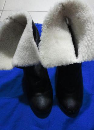 Фирменные зимние ботинки на каблуке2 фото