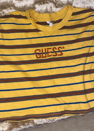 Укороченная футболка guess