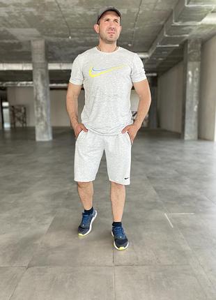 Спортивні шорти nike