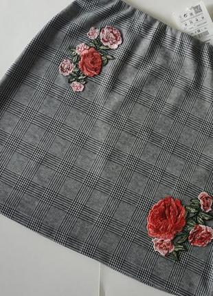 Юбка в клeтку с вышивкой pull&bear