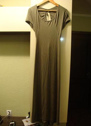 Платье трикотаж, с открытой спинкой.