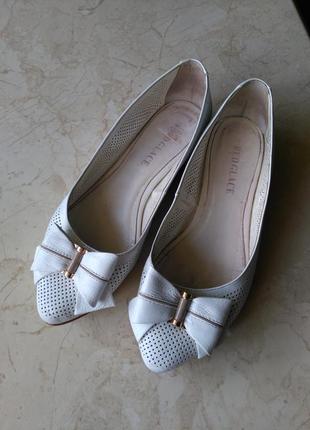 Туфлі-балетки жіночі білі