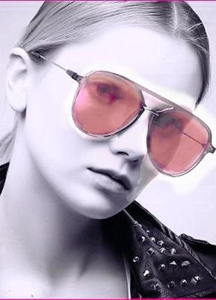 Сонцезахисні окуляри-краплі з рожевою лінзою і напівпрозорої метало-пластикової оправою3 фото