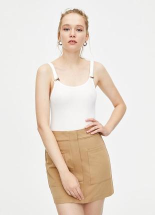Боді майка білий рубчик з декором на бретелях pull&bear