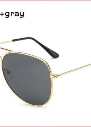 Солнцезащитные очки-авиаторы с металлической золотой тонкой оправой и черной линзой