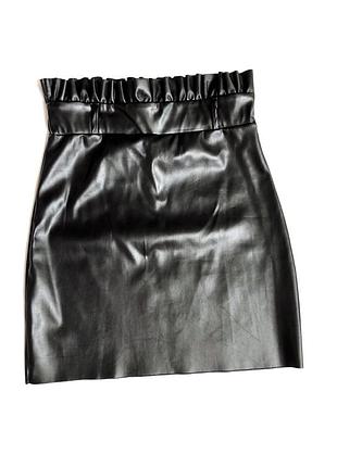 Кожаная юбка с высокой талией в сборку