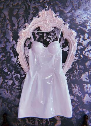 Лаковое платье