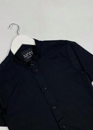 Чорна чоловіча сорочка з коміром стійкою3 фото
