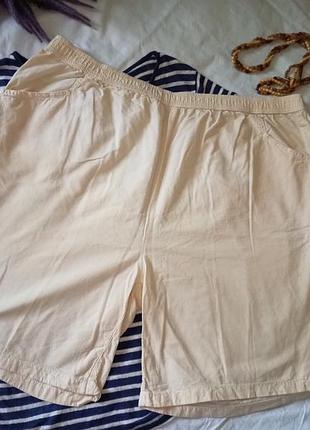 Батал!нові кремові шорти з кишенями.