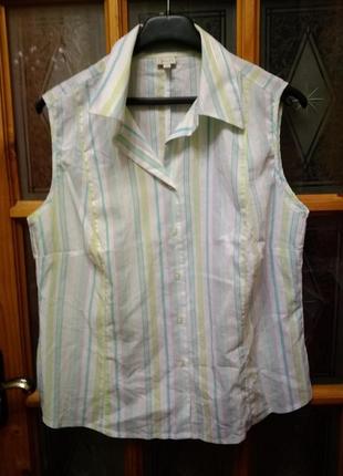 Сорочка без рукавів в смужку.
