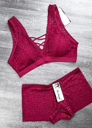 Ажурный комплект белья с бра и шортиками