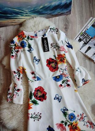 Белое платье с цветочным принтом в цветочный принт платье с рюшами плаття сукня