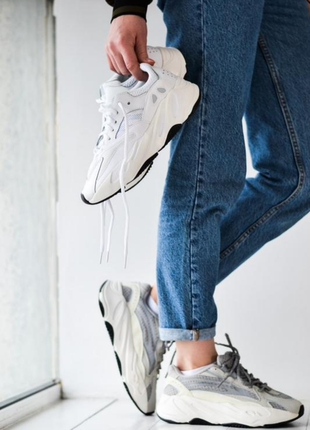 Крутые кроссовки adobe yeezy boost 700 white
