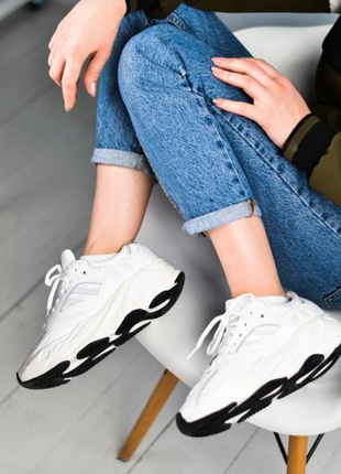 Круті кросівки adobe yeezy boost 700 white4 фото