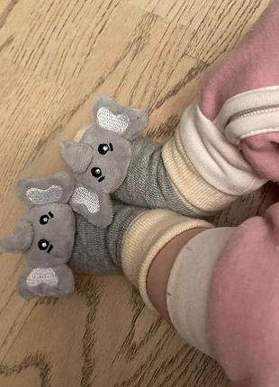 Носочки с игрушками-погремушками