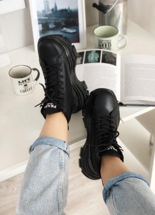 Трендові кросівки prada milano sneakers block triple black на платформі4 фото