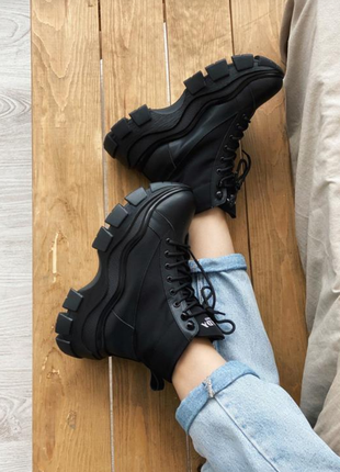 Трендовые кроссовки prada milano sneakers block triple black на платформе