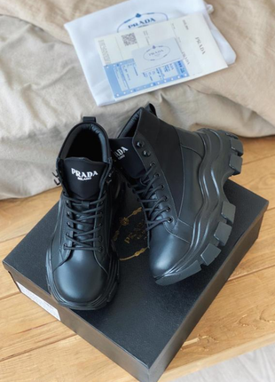 Трендові кросівки prada milano sneakers block triple black на платформі7 фото