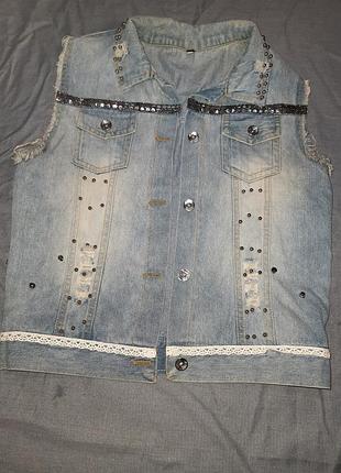 Джинсовая жилетка нарядная