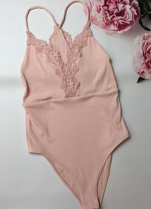 Стильный боди в рубчик с кружевом