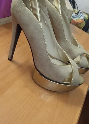 Туфли на шпильке