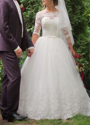 Очень красивое и нежное свадебное платье цвета айвори