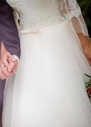 Дуже гарна і ніжна весільна сукня кольору айворі3 фото