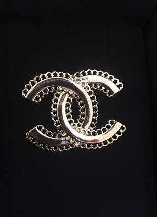 Брошка в стилі chanel