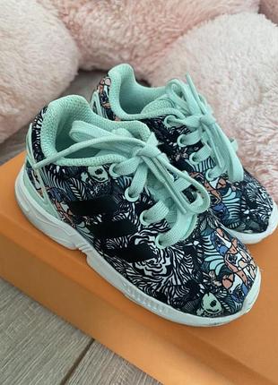 Кроссовки на девочку