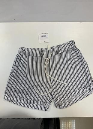 Льняные женские шорты белые в чёрную и серебряную полоску итальянского производства