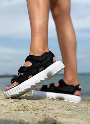 Женские сандалии fila disruptor sandal black7 фото