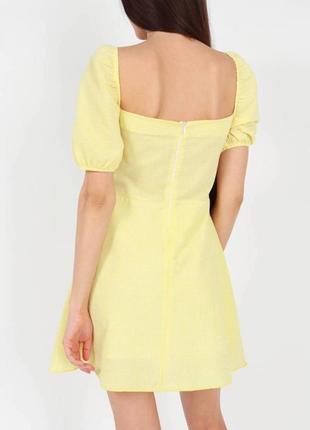 Женское летнее весеннее платье с квадратным вырезом однотонное желтое легкое модное красивое трендовое на завязке однотонное хлопковое4 фото
