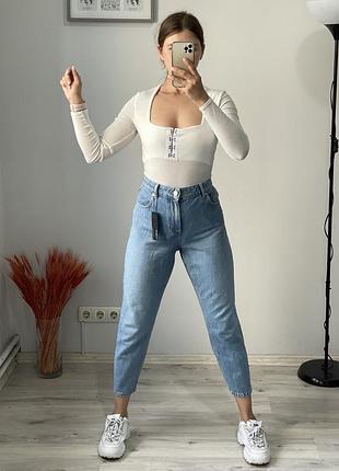 Джинсы мом aufograph