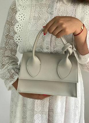Стильная белая женская сумка с короткой ручкой через плечо - стильная женская сумка белого цвета2 фото