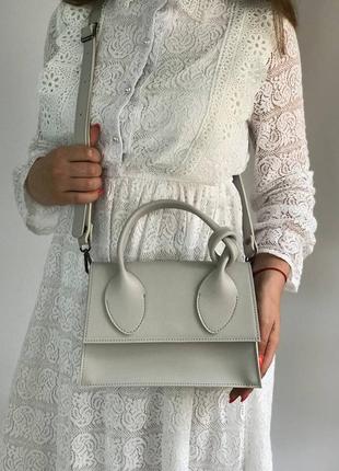 Стильна біла жіноча сумка з короткою ручкою через плече - стильна жіноча сумка білого кольору4 фото