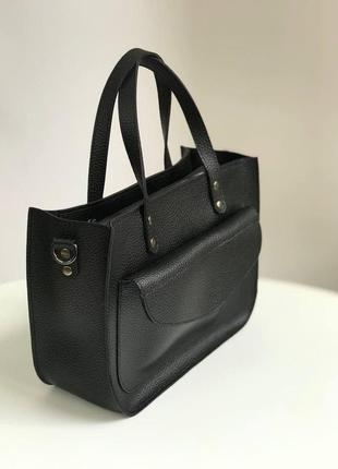 Стильна чорна жіноча сумка з короткими ручками через плече чорного кольору річна - жіночі сумки
