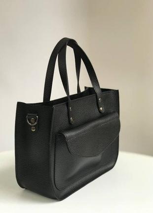 Стильная черная женская сумка с короткими ручками через плечо черного цвета летняя - женские сумки2 фото