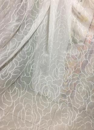 Тюль лен белого цвета с цветочным рисунком (вышивка)2 фото