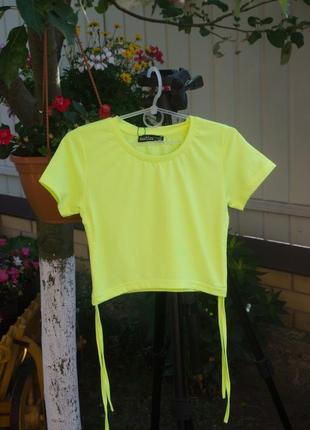 Яркий фирменный трендовый костюм с шортами салатового цвета2 фото