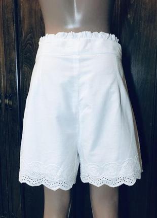 Terranova шикарные білі шорты шитье шортики прошва выбитые вышитые модные трендовые...2 фото