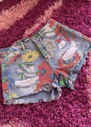 Джинсовые шорты цветочный принт яркие короткие1 фото