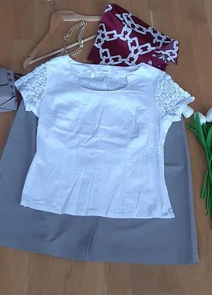 Белая блузка с кружевными рукавчиками