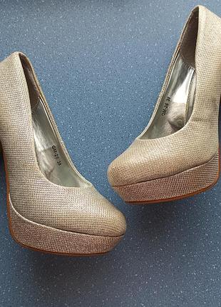 Блестящие лабутены