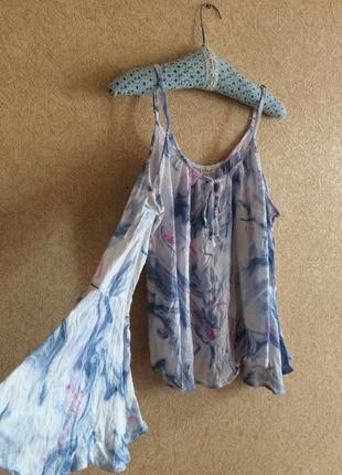 Легкая блуза с открытыми плечами в цветы hollister1 фото