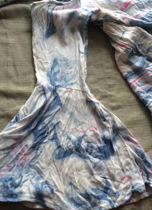 Легкая блуза с открытыми плечами в цветы hollister6 фото
