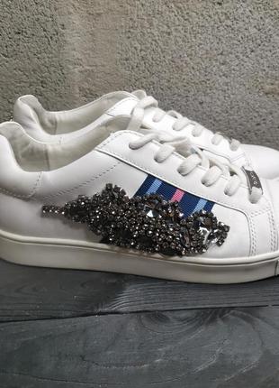 Розкішні шкіряні кеди, прикрашені стразами