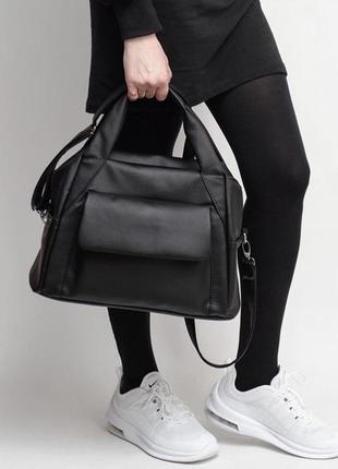 Вместительная женская черная сумка кроссбоди с двумя ручками и ремешком через плечо