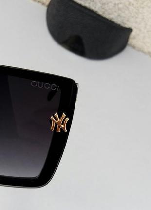 Gucci очки стильные женские солнцезащитные большие черные с золотым логотипом9 фото