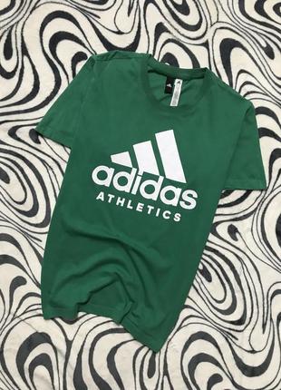 Футболка adidas с большим принтом