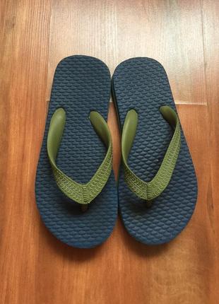 У єтнамки, шльопанці 31-32 троянд